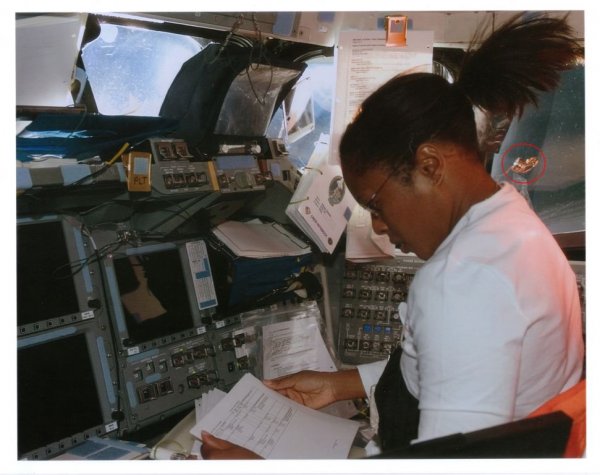 Joan Shuttle Cockpit2