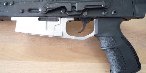 AK Grip BASTARD in white